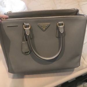 Large authentic saffiano tote double zip